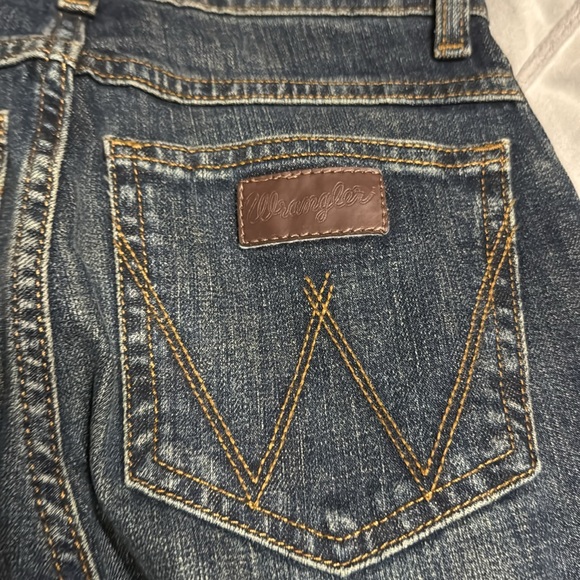 NWOT Wrangler retro slim straight jeans. - Picture 7 of 7
